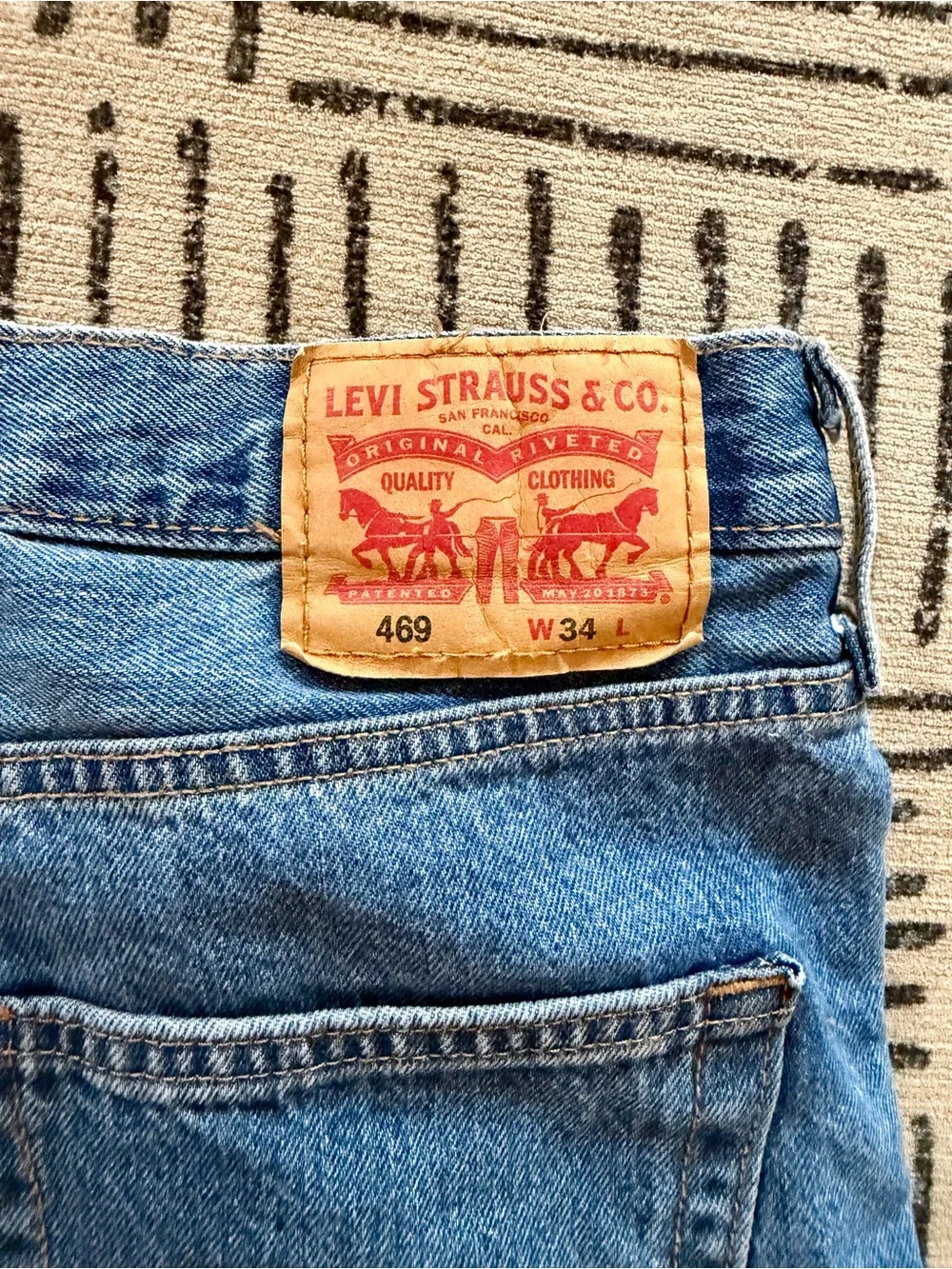 Men’s Levi's 469 mid wash blue baggy denim shorts